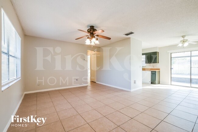 Photo - 3208 Buckland St