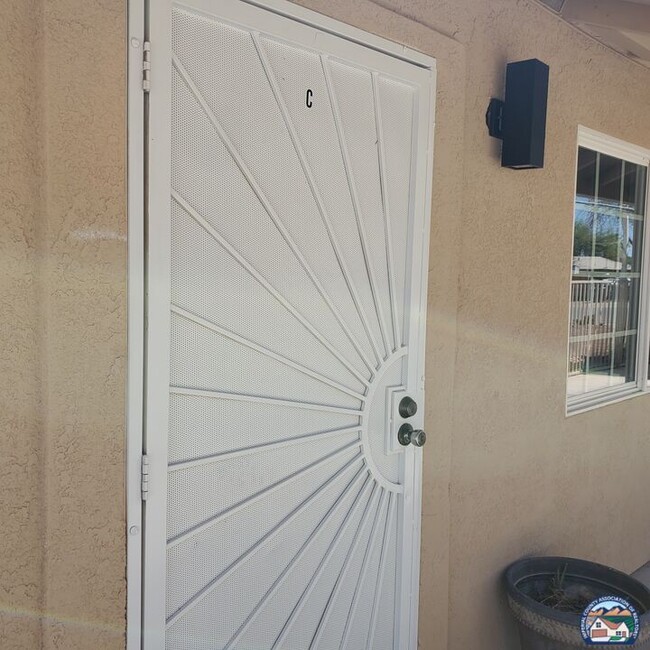 Building Photo - 162 W Alamo St Unit Apt C