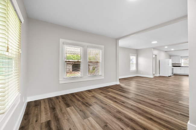 Photo - 2811 Locust Hill Rd