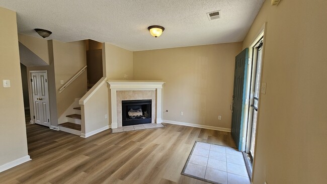 Photo - 7170 Charlton Way