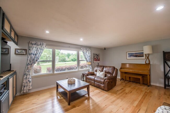 Photo - 3086 Waterford Dr