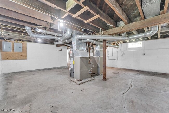 Building Photo - 4646 E 147th St Unit 1/DN