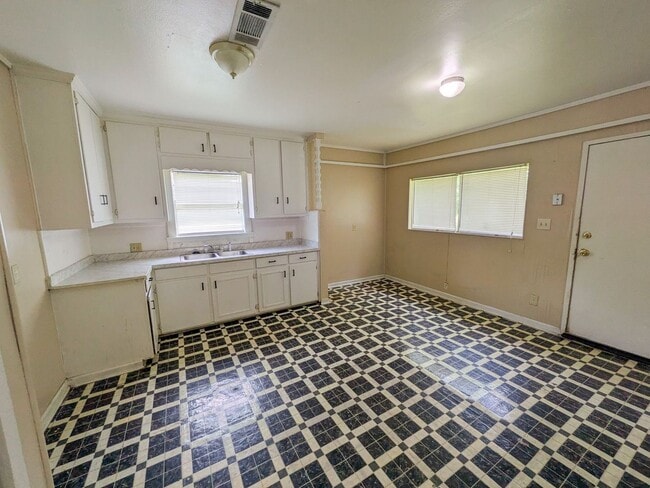 Photo - 3350 Cherry Dr