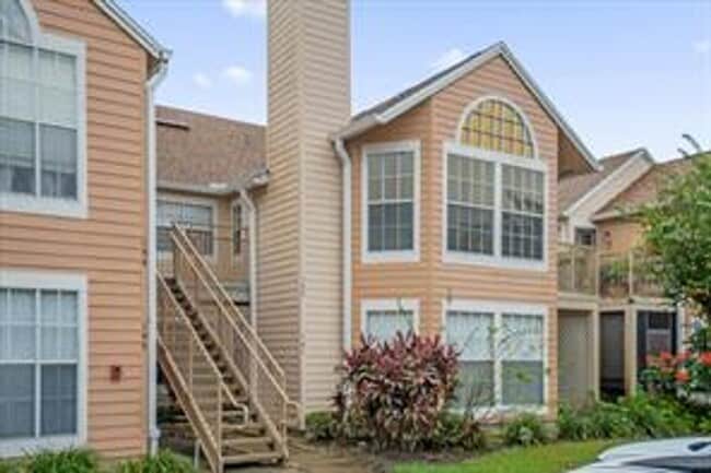 Building Photo - Centrally located Hidden Springs is the place to be!