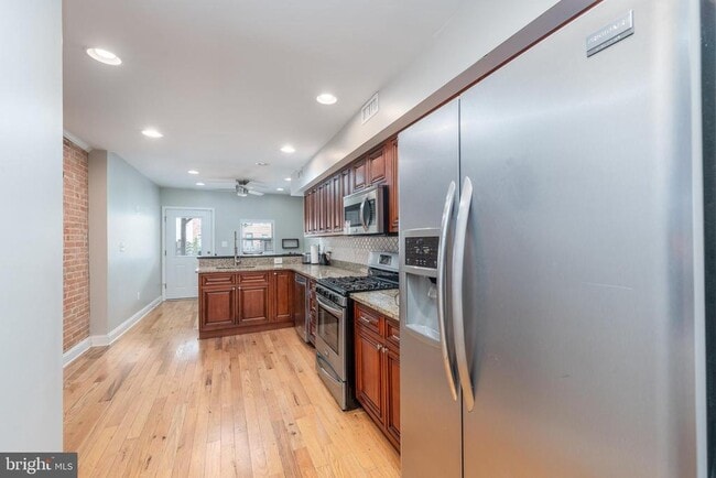 Photo - 1825 Light St