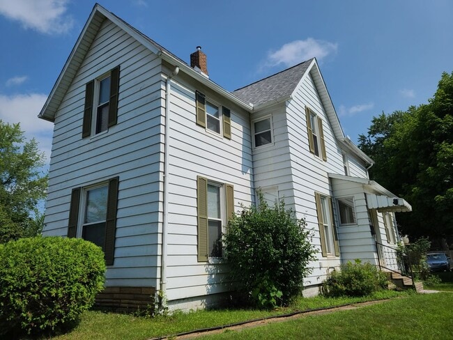 Building Photo - 1217 1/2 E Jackson Unit 1217 1/2 E Jackson