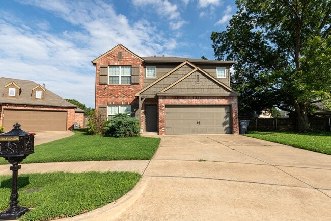 Beautiful 3 Bedroom, 2.5 Bath Home in Jenks - Beautiful 3 Bedroom, 2.5 Bath Home in Jenks