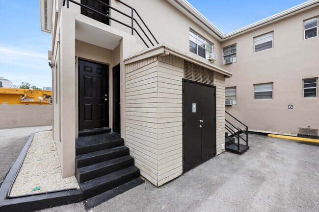 Photo - 821-825 SW 5th St