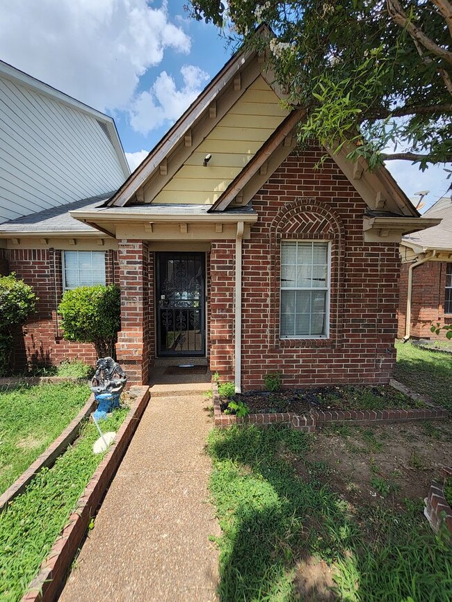 Building Photo - Welcome to 5495 Emerald Hills Dr! Rental