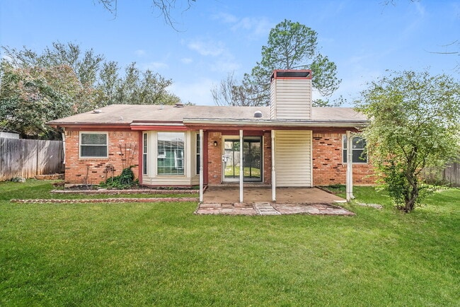 Photo - 1020 Fox River Ln