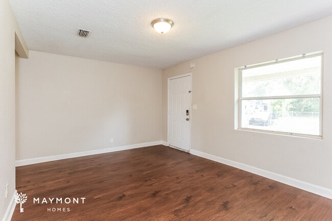 Photo - 5063 Columbus Ave