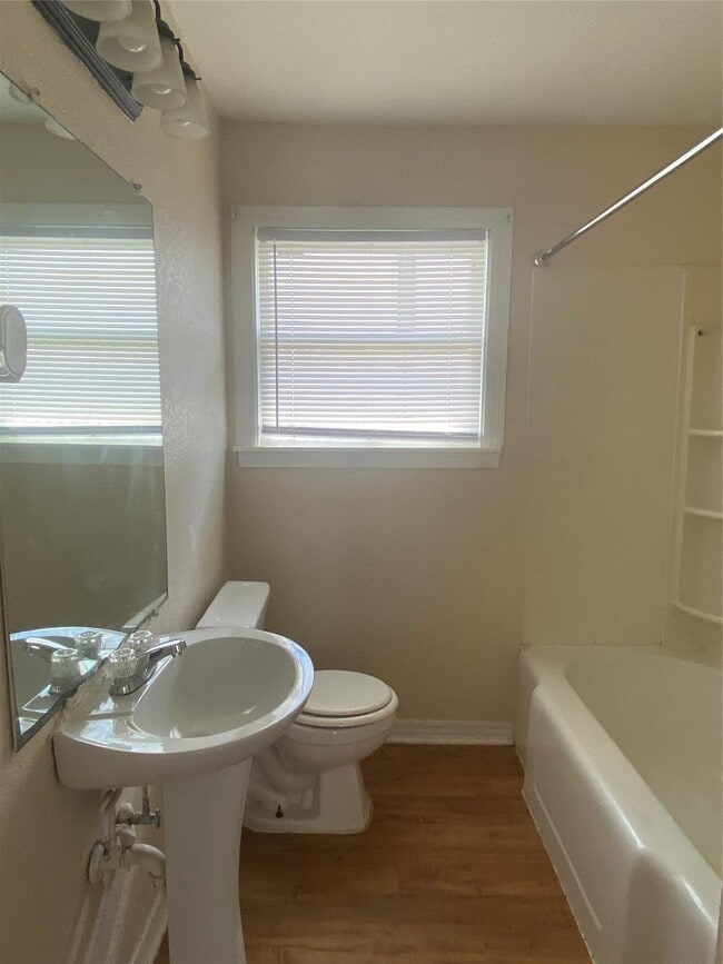 Photo - 243 Acacia St