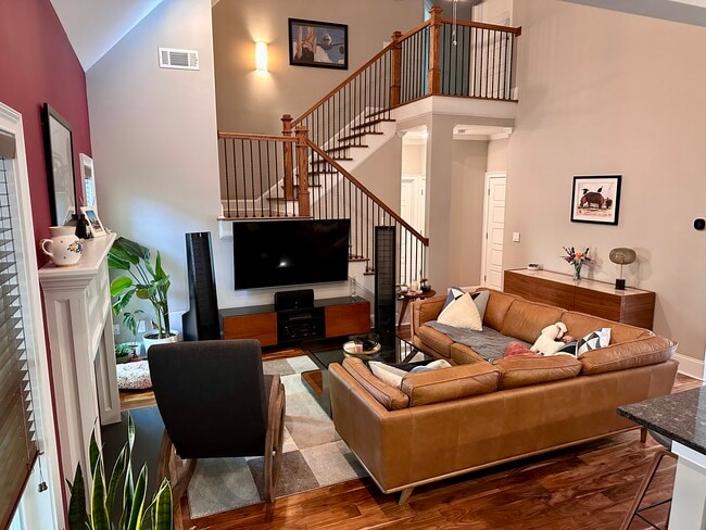Photo - 272 Lake Vista Way