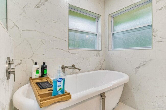 Photo - 814 W Gonzalez St