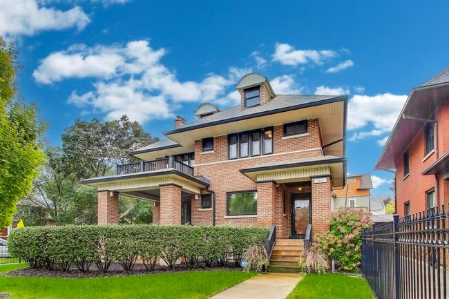 Building Photo - 1601 W Touhy Ave