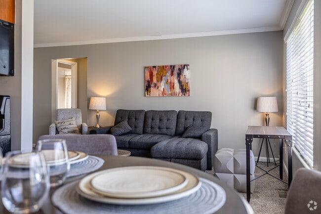 1BD, 1BA - 860SF - Dining Room