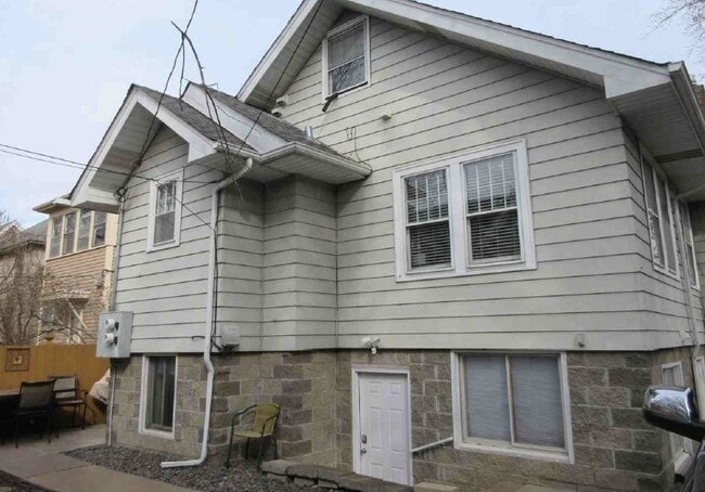 Building Photo - 1860 Carroll Ave Unit 1