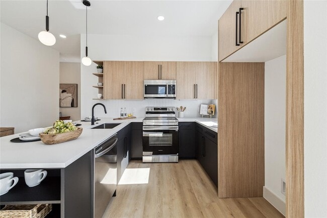 Photo - 415 Clearwater St Unit A