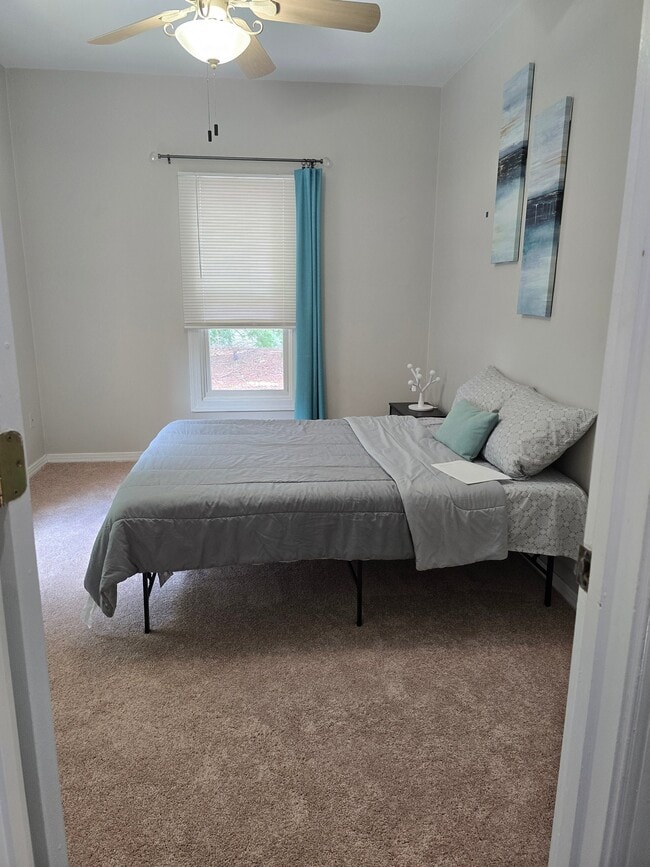 Photo - 1401 W 40th St