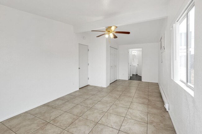 Photo - 216 Whitton St