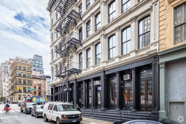 Photo - 13-19 White St