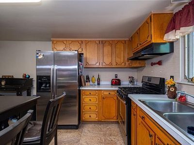 Kitchen - 4740 Juniper St