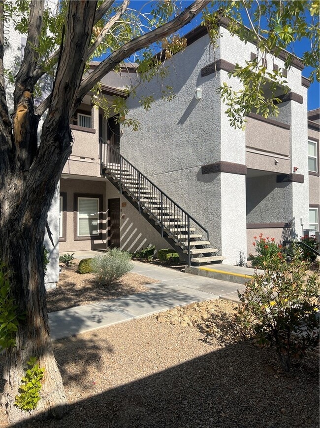 Building Photo - 7255 W Sunset Rd Unit 2057