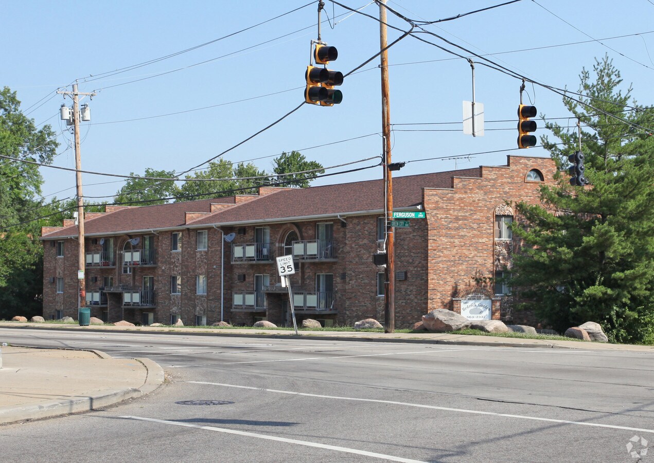 Primary Photo - 3000-3010 Queen City Ave Apartments