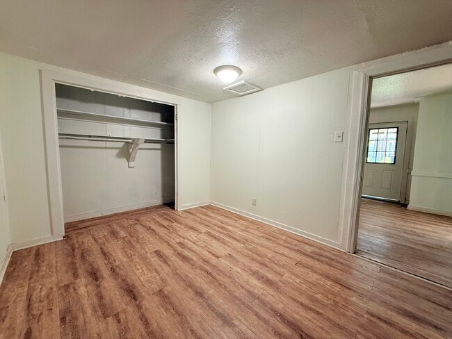 Photo - 208 Moss St