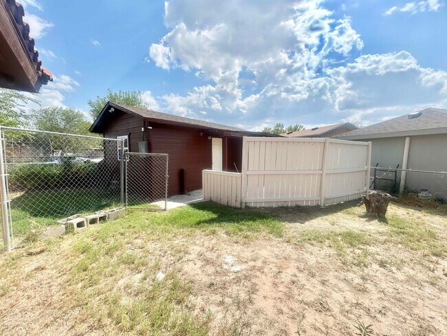Photo - 116 Soledad Loop Unidad rear
