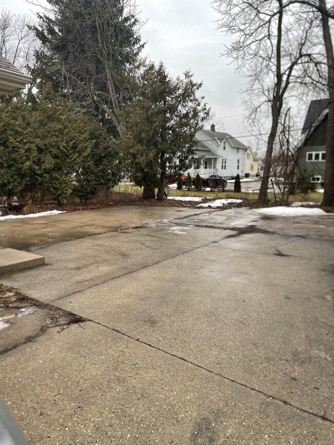 Photo - 740 Woodland Ave