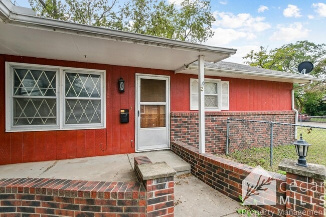 Building Photo - Southside 2 Bedroom Duplex