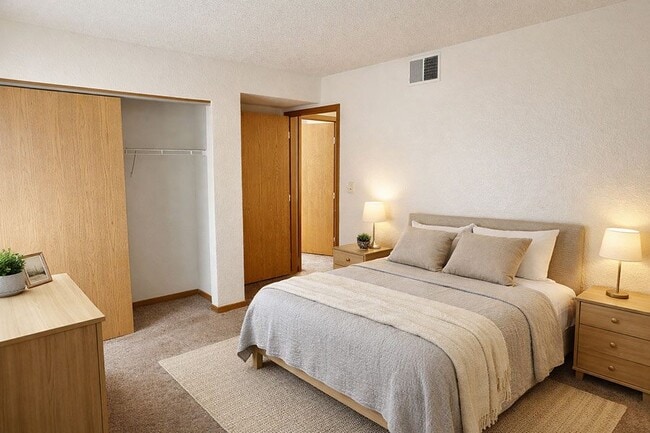 SUNDANCE MARSHALLTOWN APARTMENTS