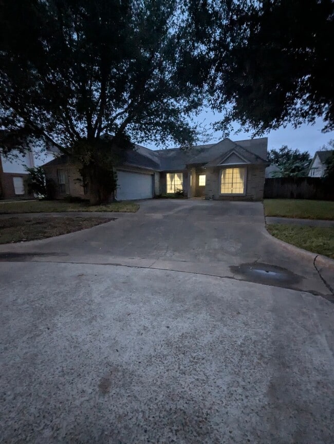 Photo - 827 Coral Tree Pl
