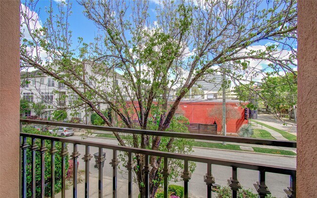 Photo - 501 Leverkuhn St