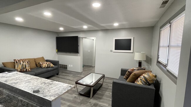 Photo - 696 Gordon Smith Blvd