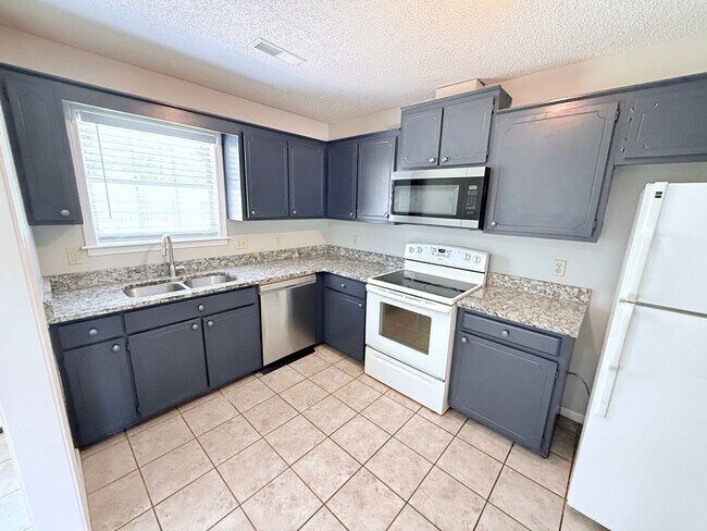 1001 Creekside Pl