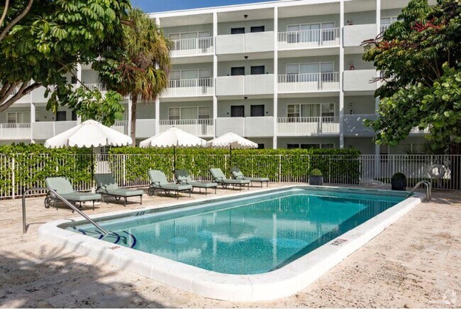 Building Photo - 2708 Vandiver Dr Unit 11c Rental