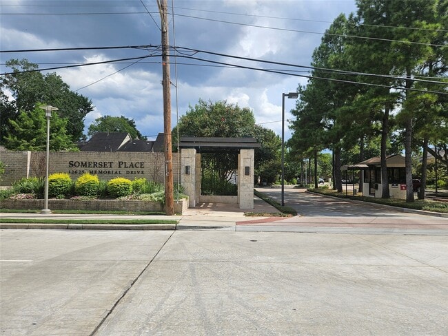 Building Photo - 12625 Memorial Dr Unit 60 Rental