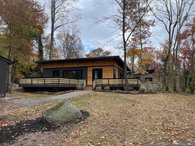 Photo - 6 Indian Hill Ln