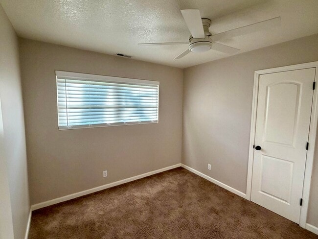 Photo - 2546 S 52 St