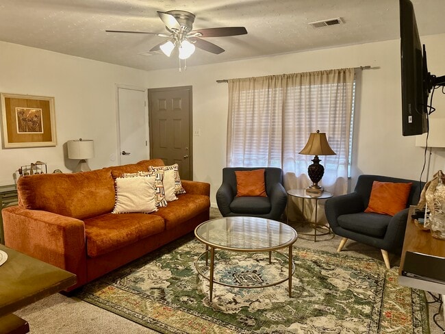 Building Photo - 1214 Glade Hill Dr Unit 1214