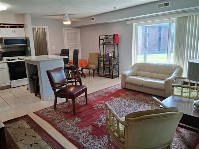 Photo - 701 College Park Dr