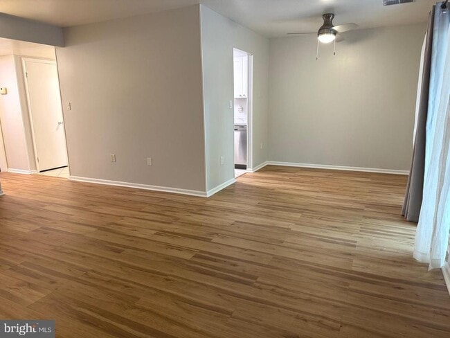 Building Photo - 3368 Hewitt Ave Unit 102 Rental
