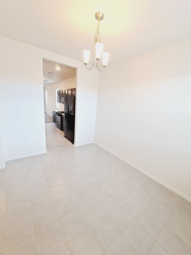 Photo - Beautiful 3 Bedroom 2 Bathroom located in Huning Ranch