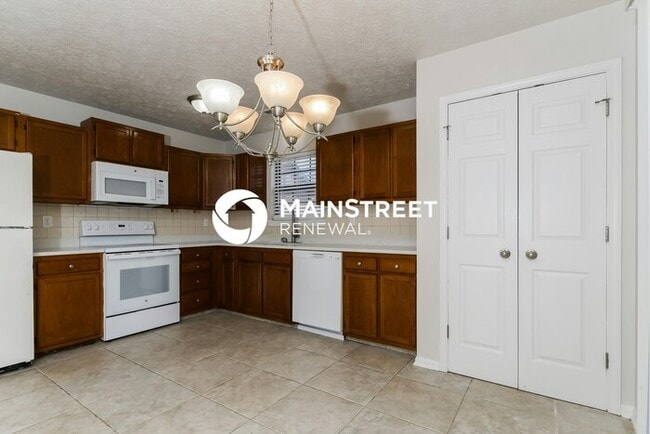 Photo - 3 Bedroom Pet-Friendly Home in INDIANAPOLIS, IN with Main Street Renewal