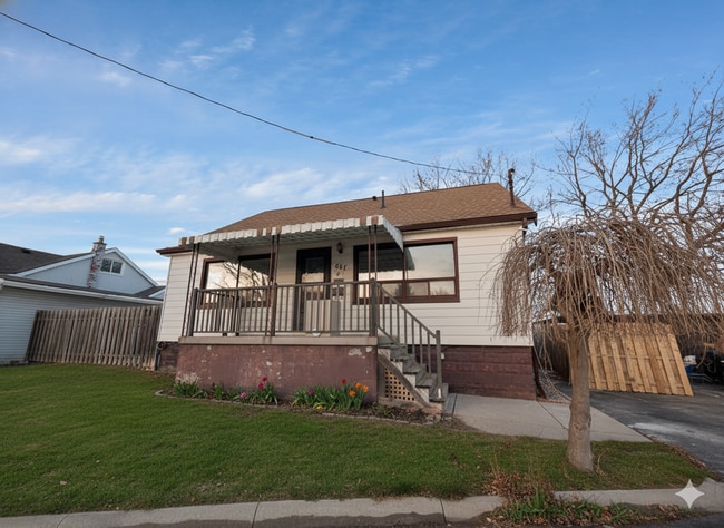 Building Photo - 647 Limeridge Rd E