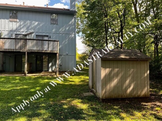 Photo - Spacious Duplex in Lee's Summit-Available ...