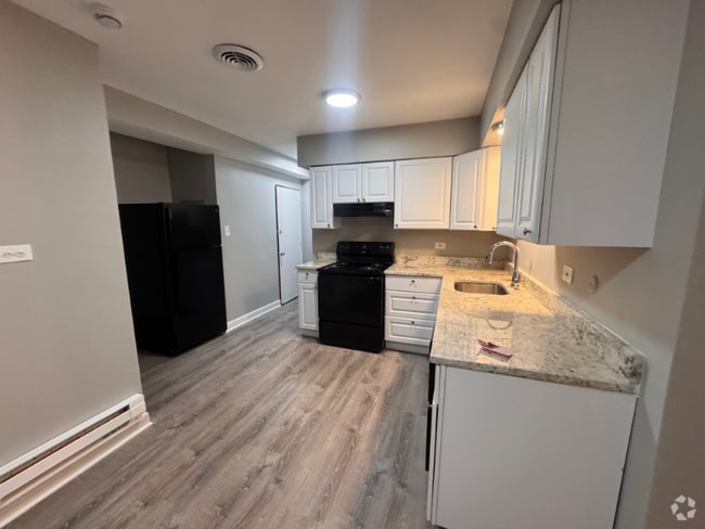 Building Photo - 3115-3125 W 79th St Unit 3125-3 Rental