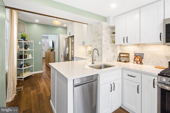 Photo - 880 N Myrtlewood St